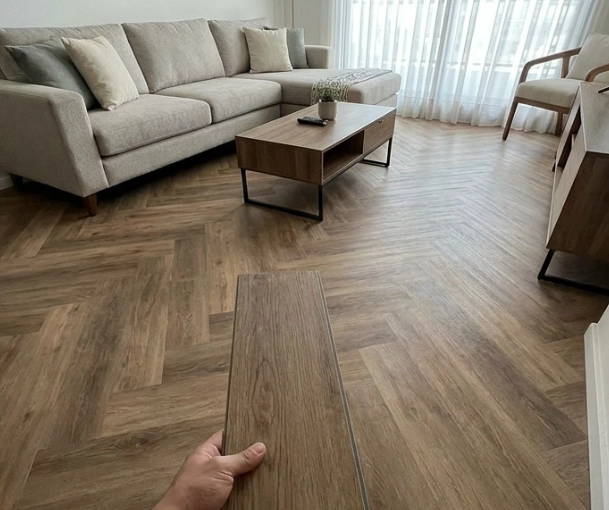 Aplicación de piso SPC para sala