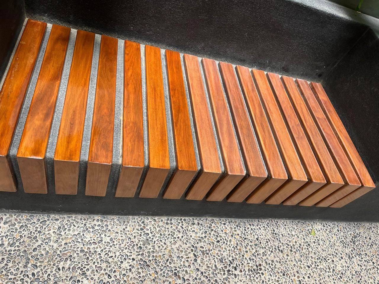 Acabado fino de madera caoba